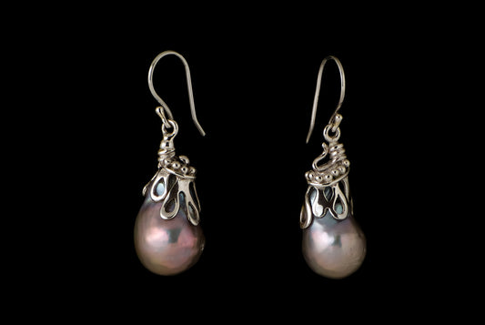 Earring Pearl Baroque Abstract Medium 3 x 1.3cm