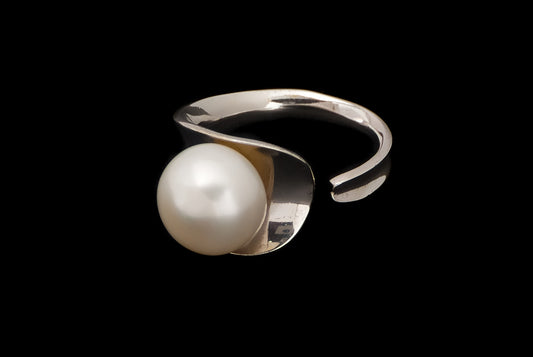 Ring Pearl Lily / Tulip free size 10-11mm
