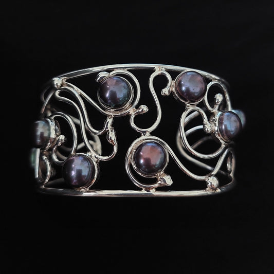 Cuff With 8 Pearls
