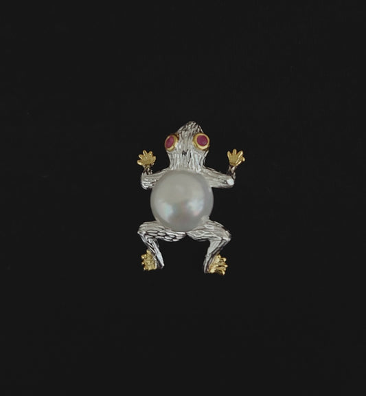 Pendant Pearl Frog