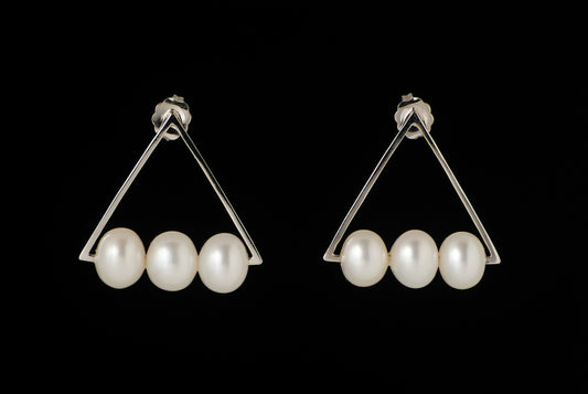 Earring Pearl Stud Triangle 7-8mm