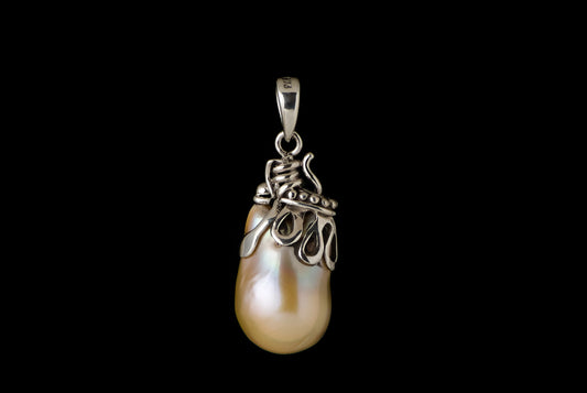 Pendant Pearl Baroque Abstract Medium