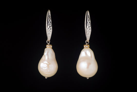 Earring Pearl Baroque Sara Hook Hammer 2 x 1.5cm