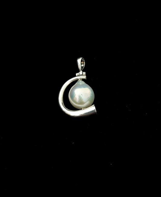 Pendant Pearl Abstarct Has
