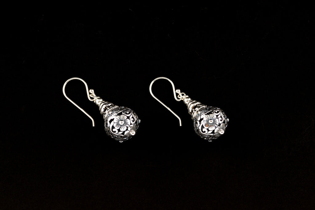 Earring Ball Flower Oxid